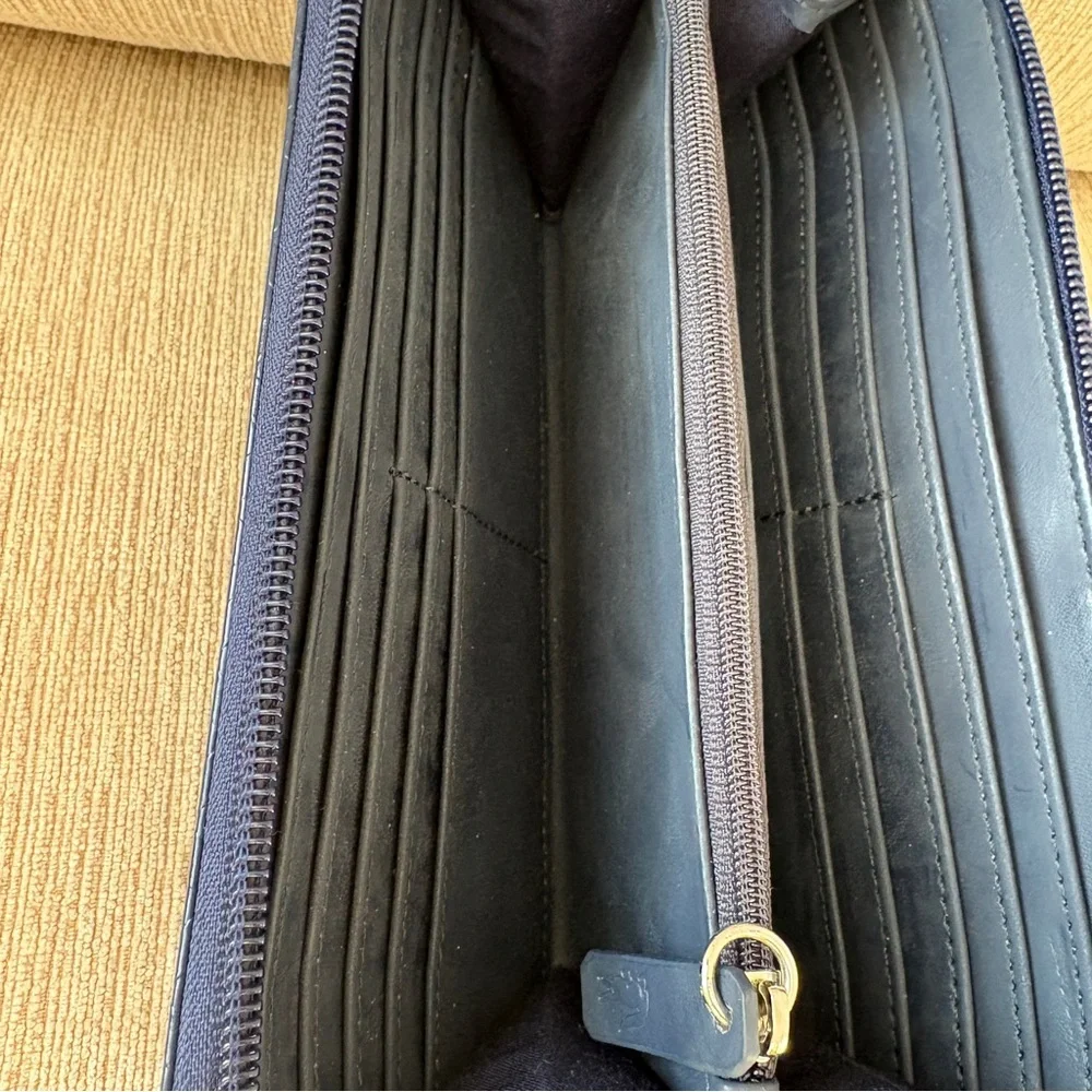 Lacoste blue zip up bi-fold wallet Excellent Condition - Picture 6 of 9